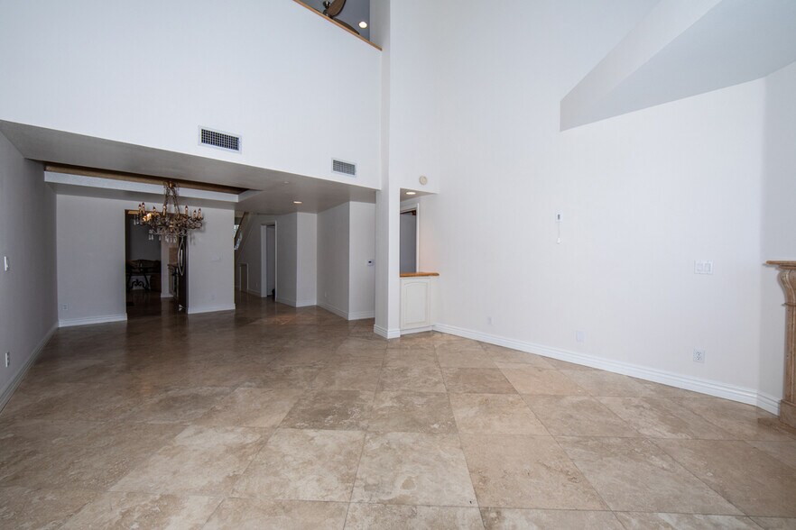 Building Photo - 171 N Church Ln