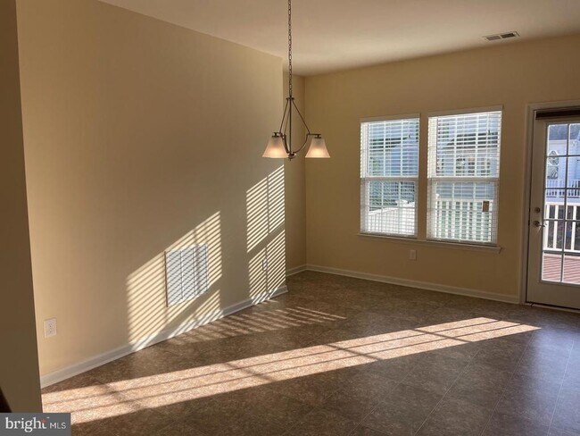 Building Photo - 1255 Madison Ln