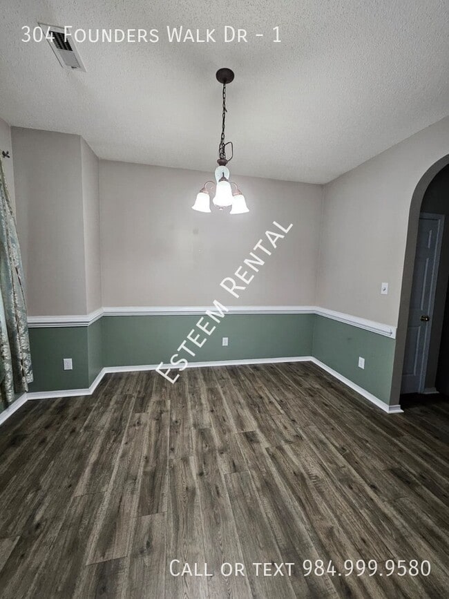 Building Photo - 304 Founders Walk Dr