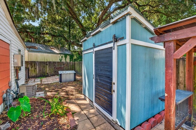 Building Photo - Move-In Ready Home Near Park Circle