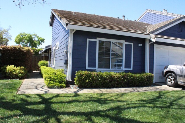Primary Photo - Single Story 3 Bedroom, 2 1/2 Bathroom Tow...