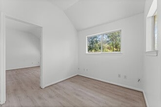 Building Photo - 13014 Rose Landing Dr