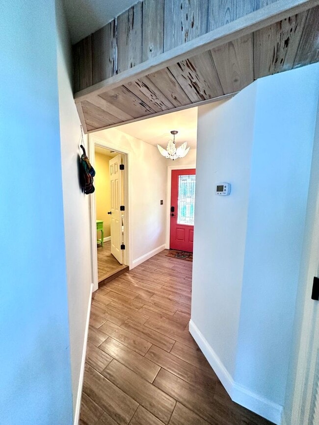 Building Photo - Beautiful 3B/3.5B Waterfront Fully Furnished Home available for Long-Term Rental!