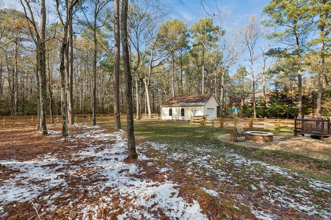 Building Photo - Move In Ready 4 Bedroom House in Yorktown!