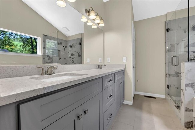 Building Photo - 10480 Summer Creek Dr