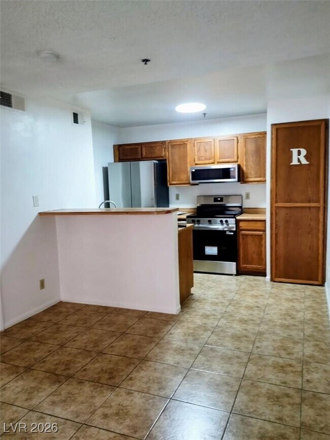 Building Photo - 1361 E University Ave.