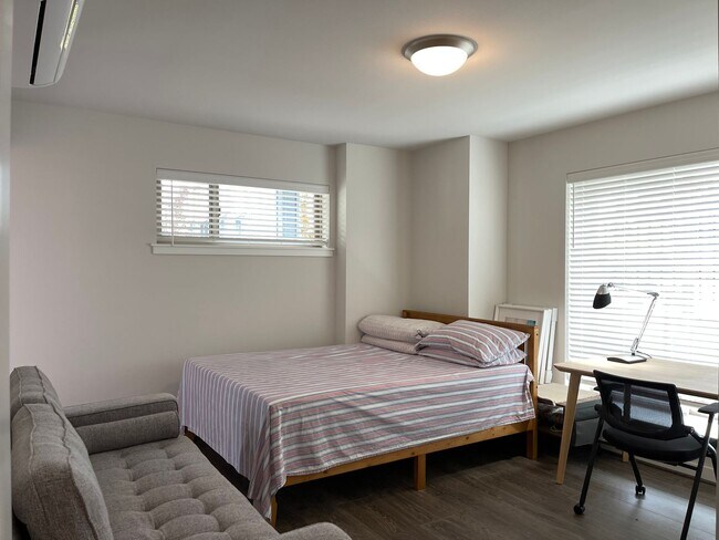 Building Photo - CLICK "REQUEST A TOUR" NOW!