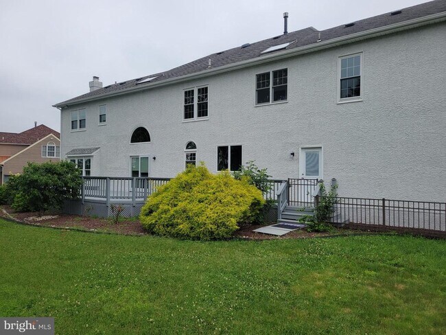 Building Photo - 12 Foxview Cir
