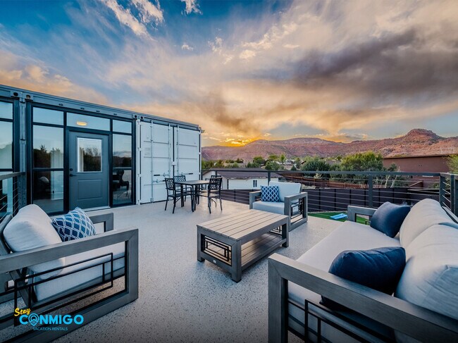 Primary Photo - 736 W Rider Dr