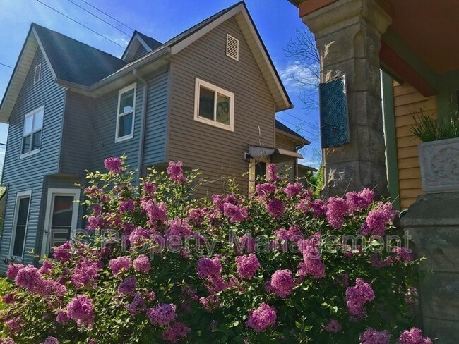 Primary Photo - 447 E Jefferson St