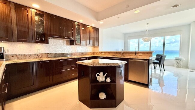 Building Photo - 2700 N Ocean Dr