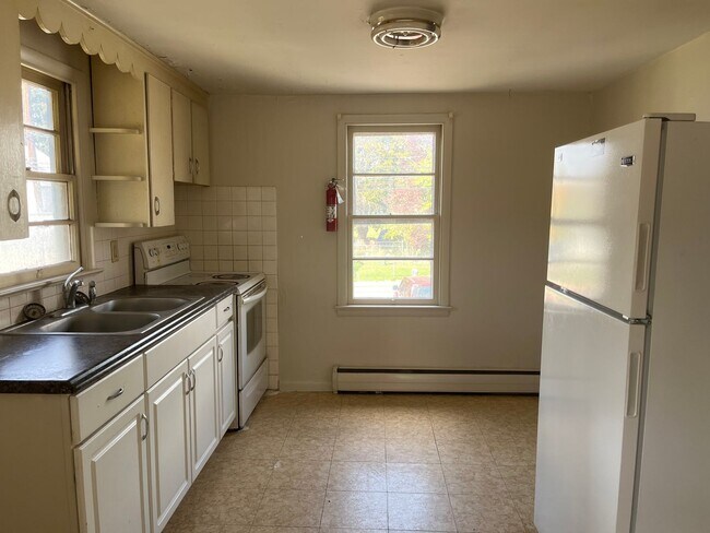 Building Photo - 202 1/2-127 1/2 N Penn St