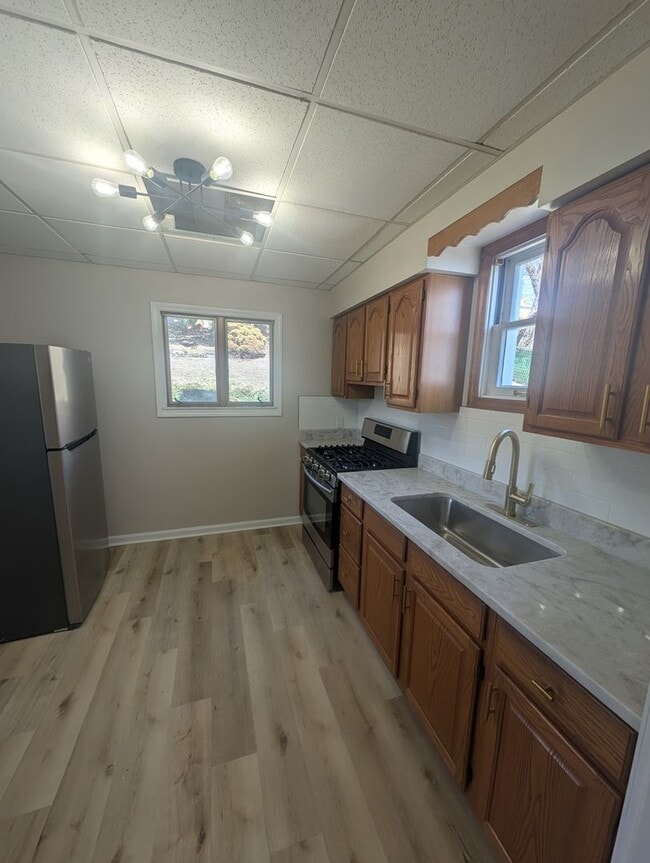 Building Photo - Newly Renovated 2 Bed, 1 Bath Home in Crafton -- AVAILABLE NOW!