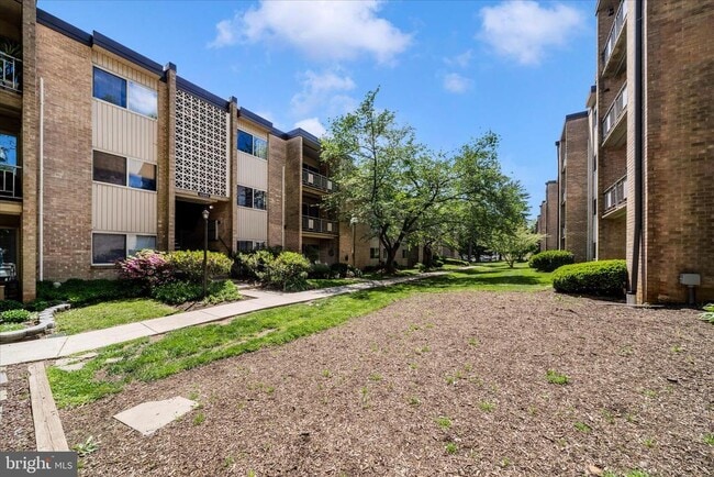 Building Photo - 12202 Braxfield Ct