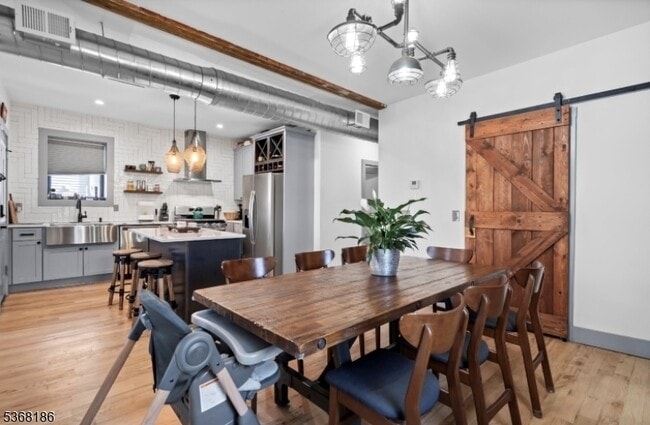 Building Photo - 31 Heckel St