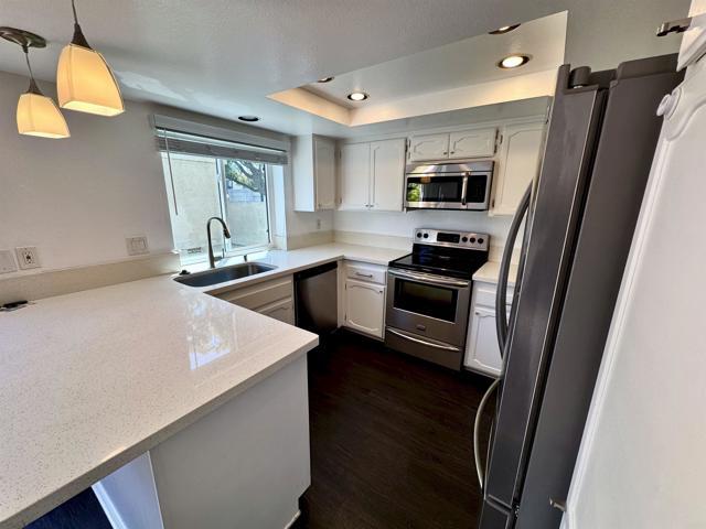 Building Photo - 6870 Pear Tree Dr