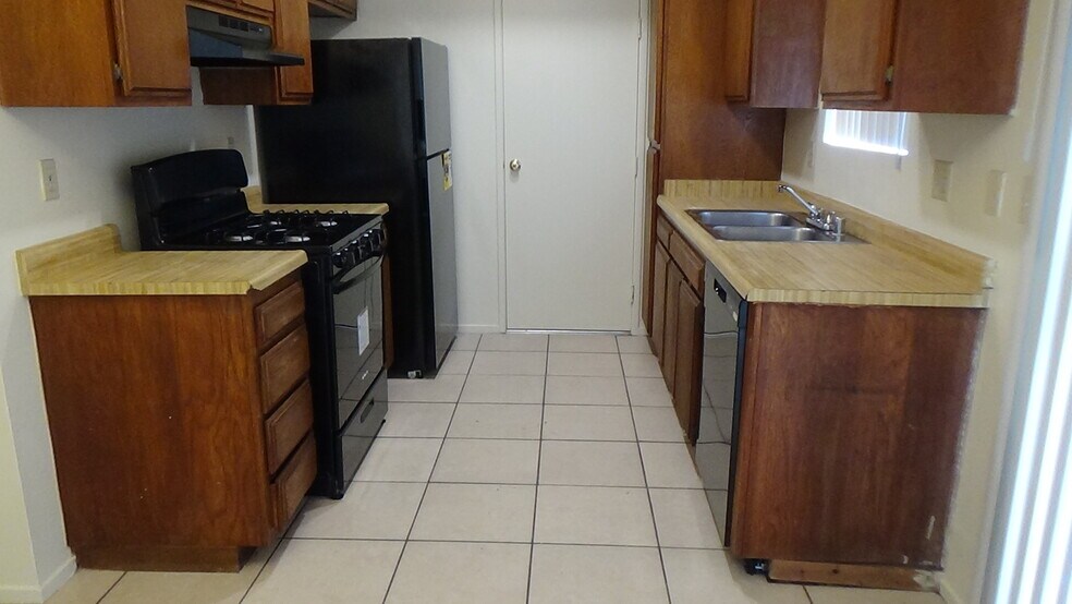 Kitchen - 1117 Seabreeze Way