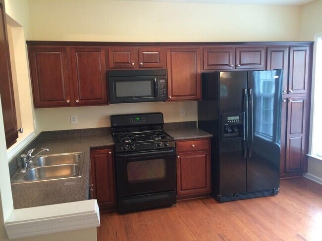 Building Photo - 1332 Thornborough Dr
