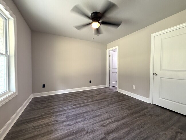 Building Photo - "Charming 2-Bed, 2-Bath Duplex Retreat in New Market's Idyllic Setting!"