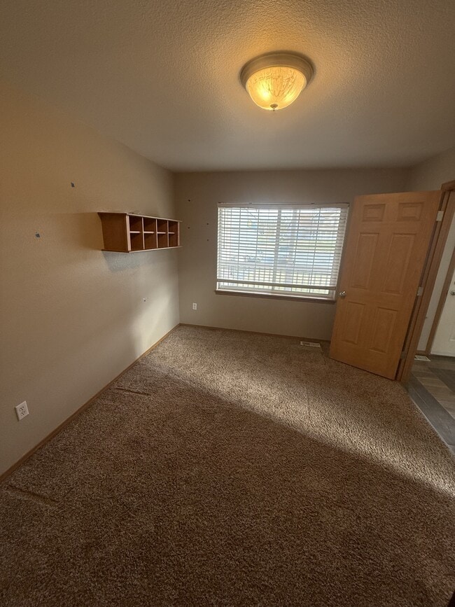 Building Photo - 335 N Roy Cir