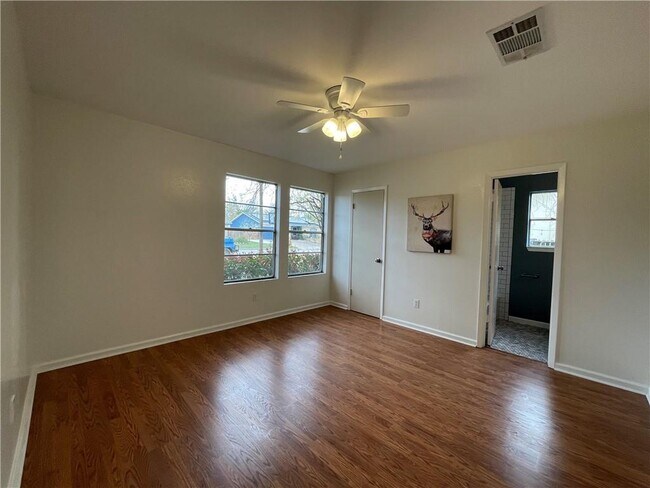 Building Photo - 1911 Heathwood Cir