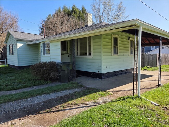 Building Photo - 2116 Herbert St SE