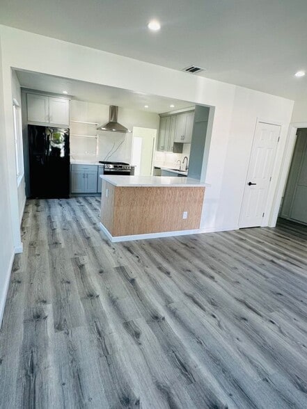 Building Photo - 3634 Caspian