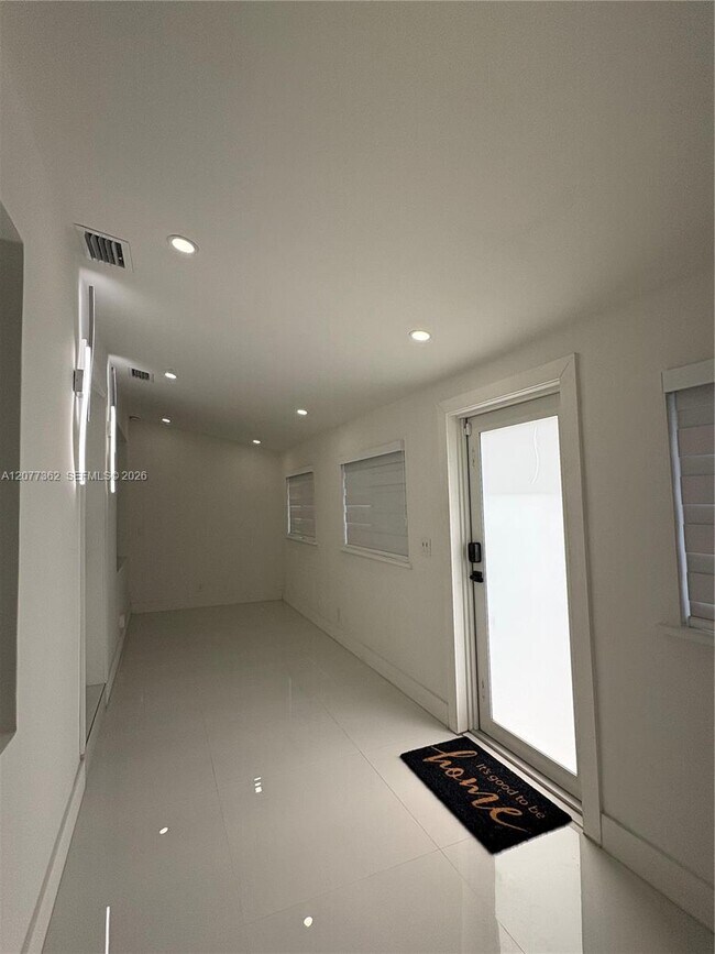 Building Photo - 937 SW 18th Ct