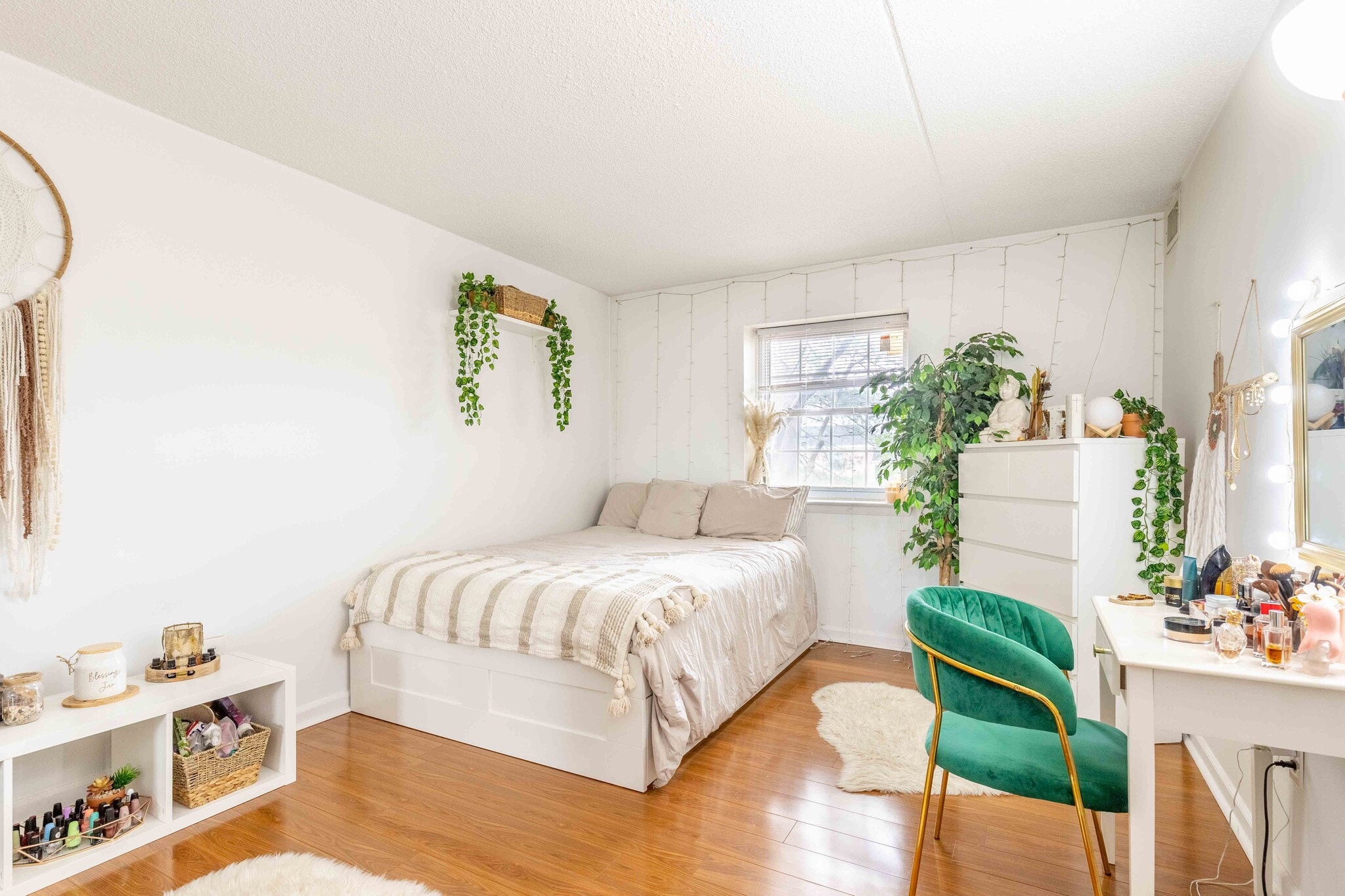 Building Photo - 3307 Valley Dr