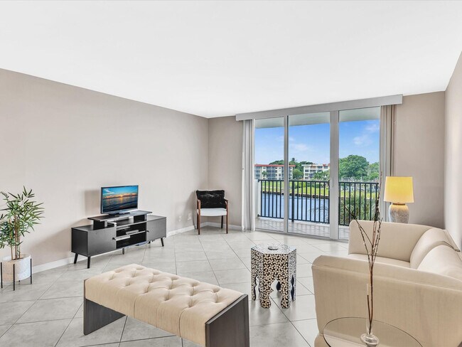 Building Photo - 1150 Hillsboro Mile