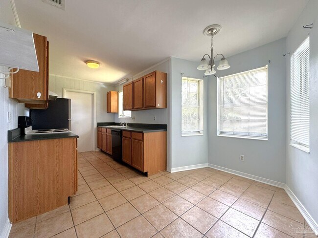 Building Photo - 4168 Danamar Dr