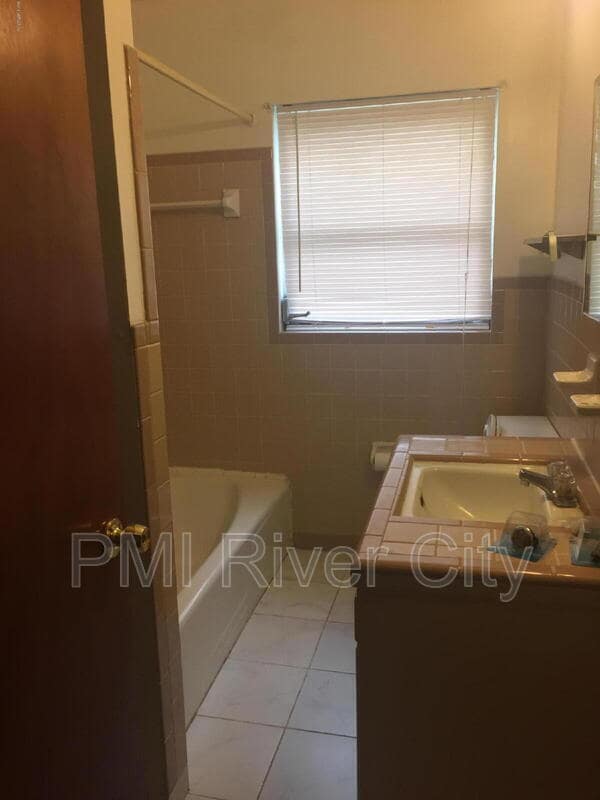 Building Photo - 7473 Greenway Dr