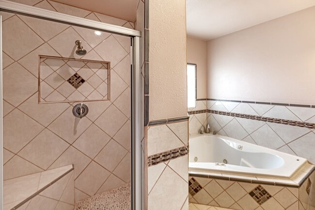 Building Photo - Beautiful Updated Home!