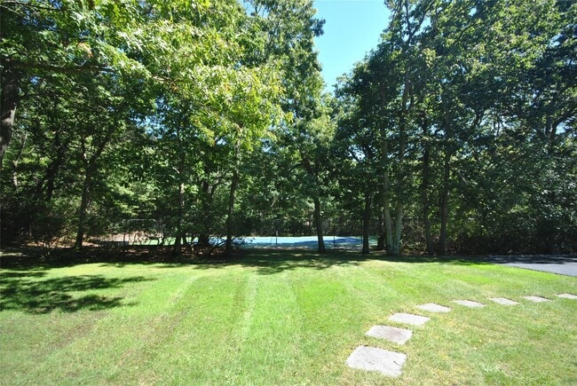 Building Photo - 423 Elton Ct E