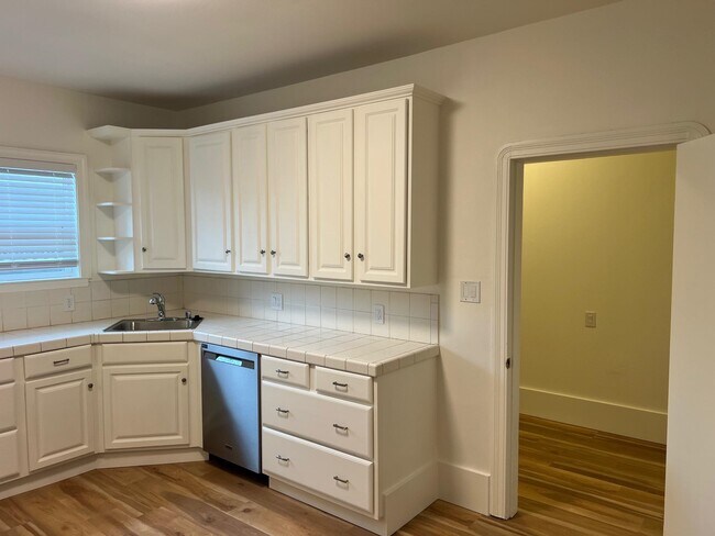 Building Photo - 708 N L St