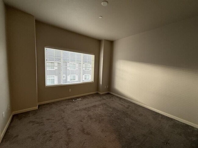 Building Photo - 14233 SW 169th Ave