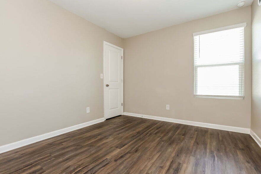 Building Photo - 3740 Place Dr