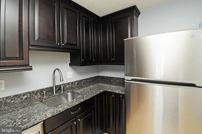 Building Photo - 8370 Greensboro Dr