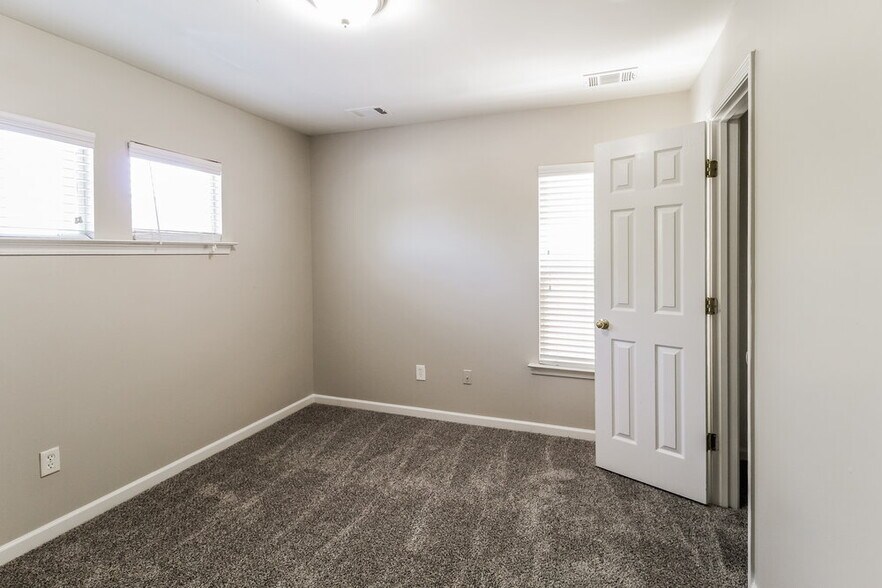 Building Photo - 2032 Appaloosa Way