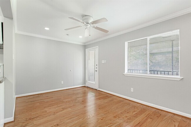 Building Photo - 4931 Junius St