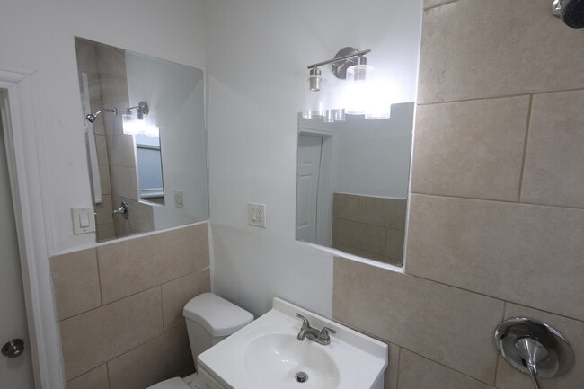 Building Photo - 3532 W Van Buren St