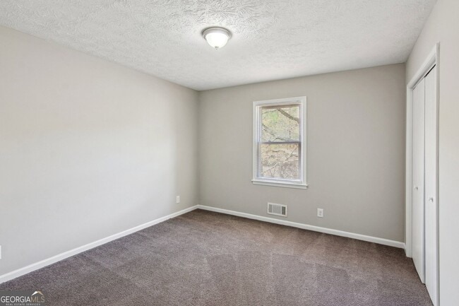 Building Photo - 2453 Falcon Ct