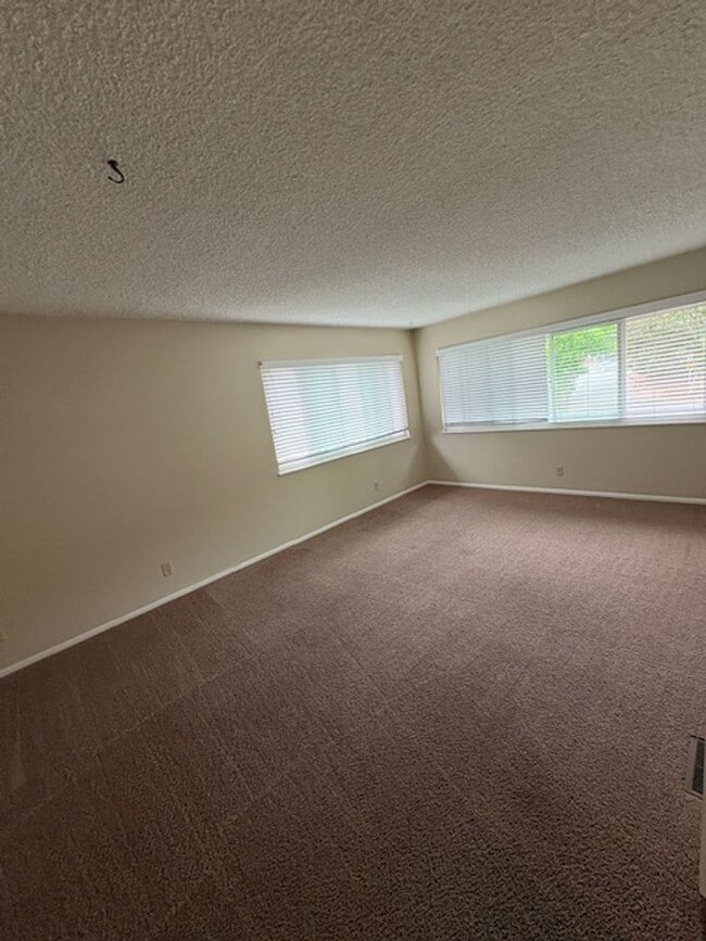 Building Photo - 650 Serrano Dr