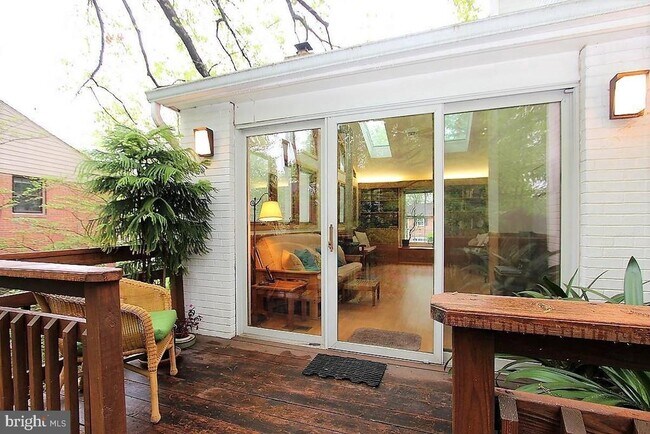 Building Photo - 8208 Thoreau Dr