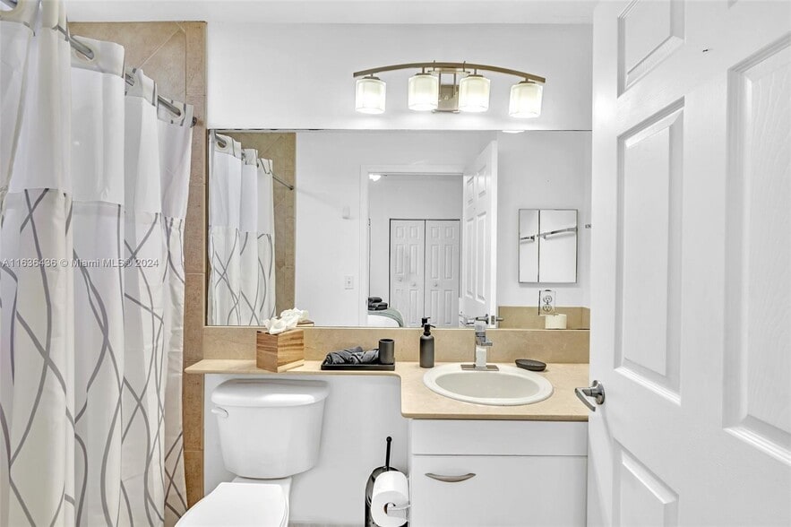 Building Photo - 2069 S Ocean Dr