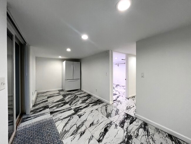 Building Photo - 158 Jelliff Mill Rd