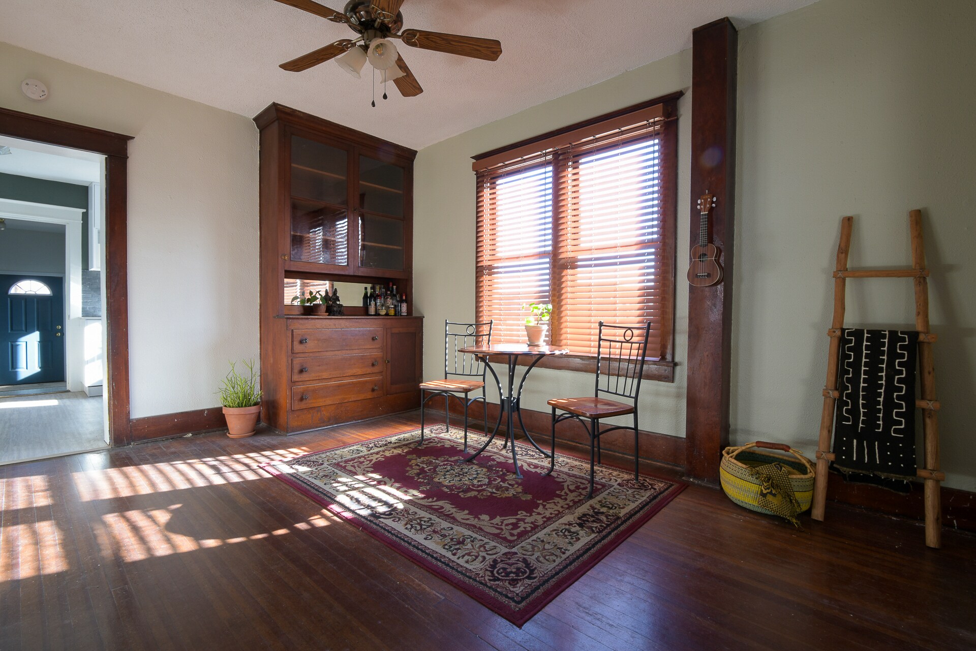 Large windows for lots of natural light and stellar downtown views - 4404 Sherman St