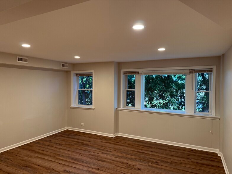 Living Room - 6626 W Devon Ave