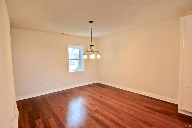 Building Photo - 147 Lachenour Ave