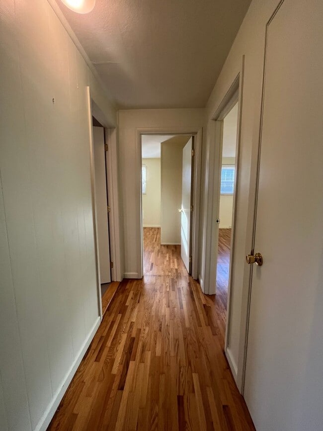 Building Photo - 2-Bedroom 1-Bathroom home off River Road